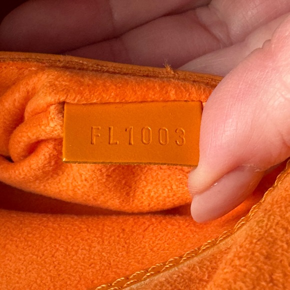 Louis Vuitton Alma - Picture 16 of 16